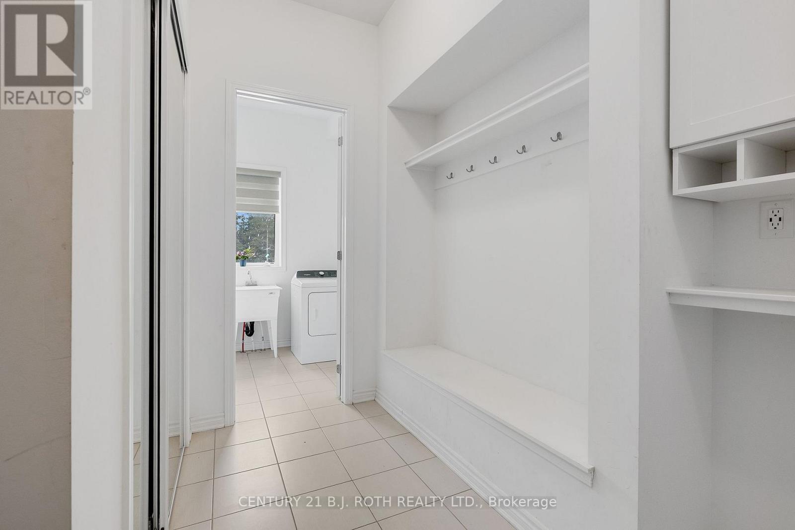 22 DYER CRESCENT - 16