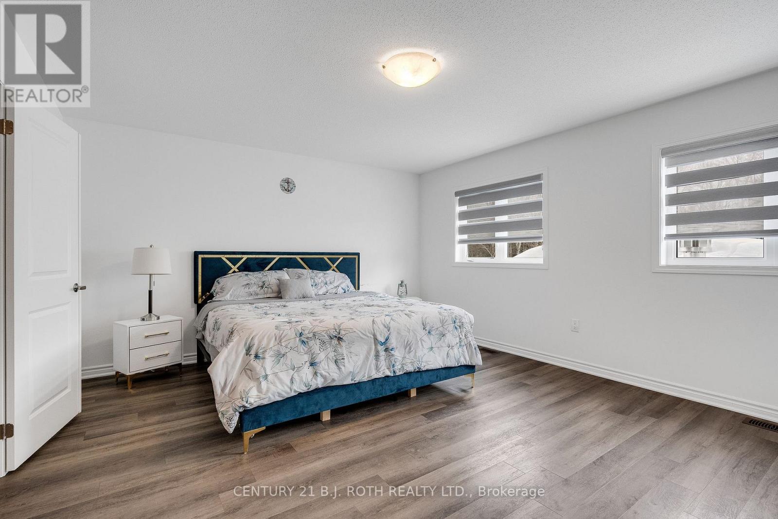 22 DYER CRESCENT - 22