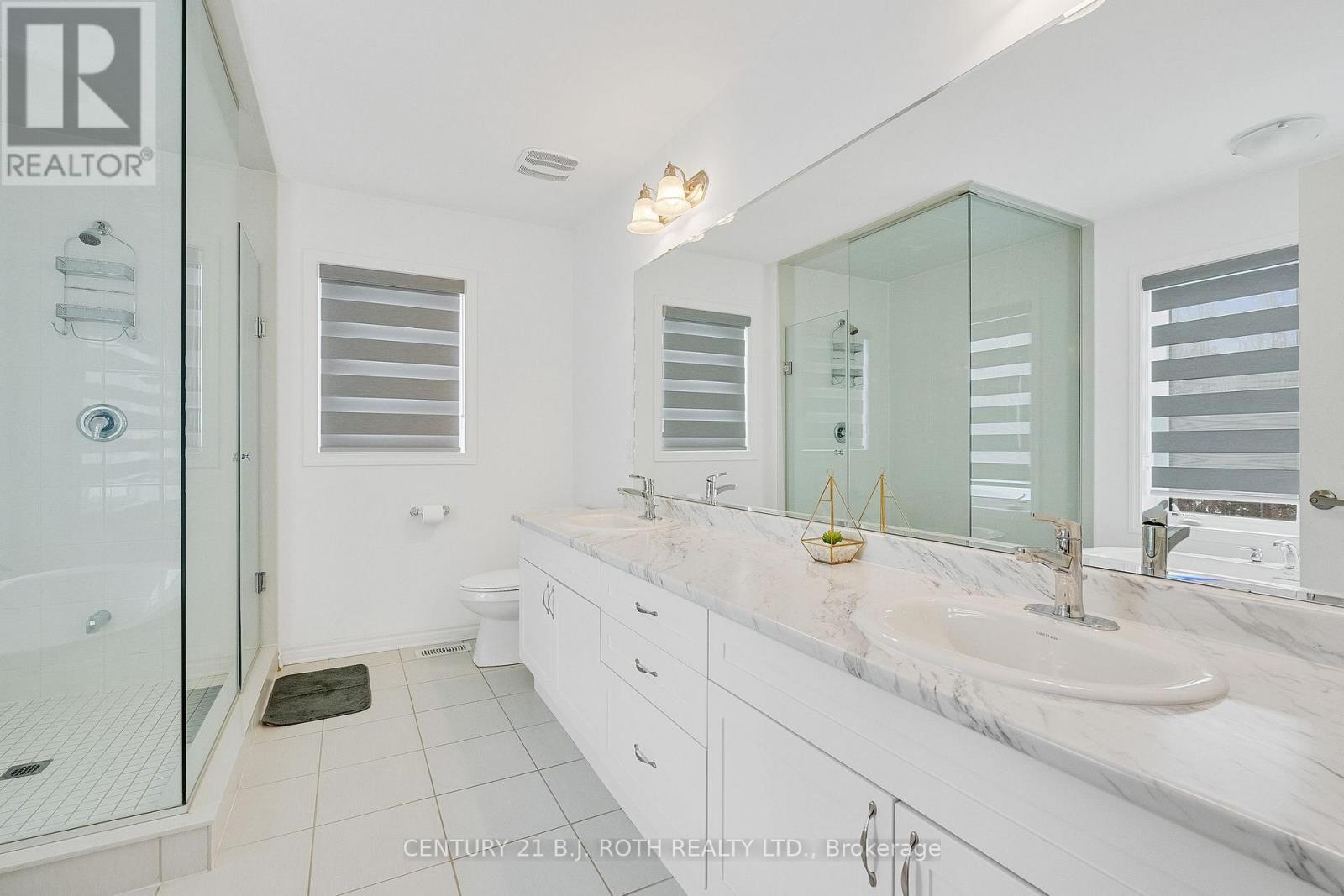 22 DYER CRESCENT - 25