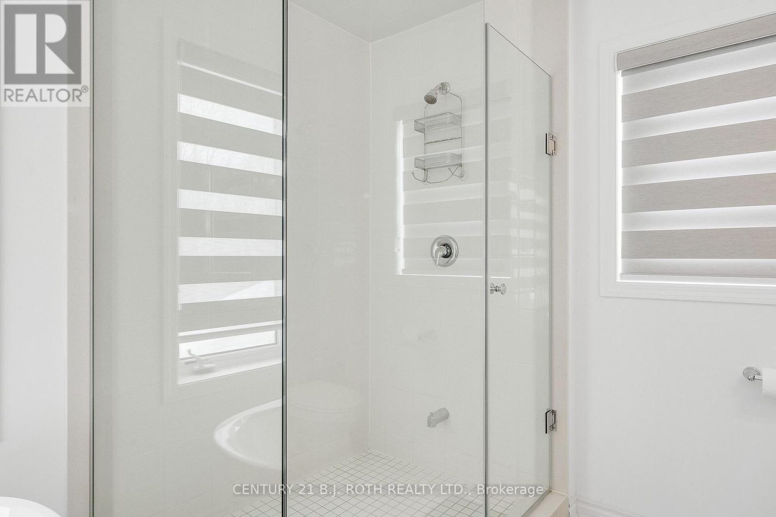 22 DYER CRESCENT - 26