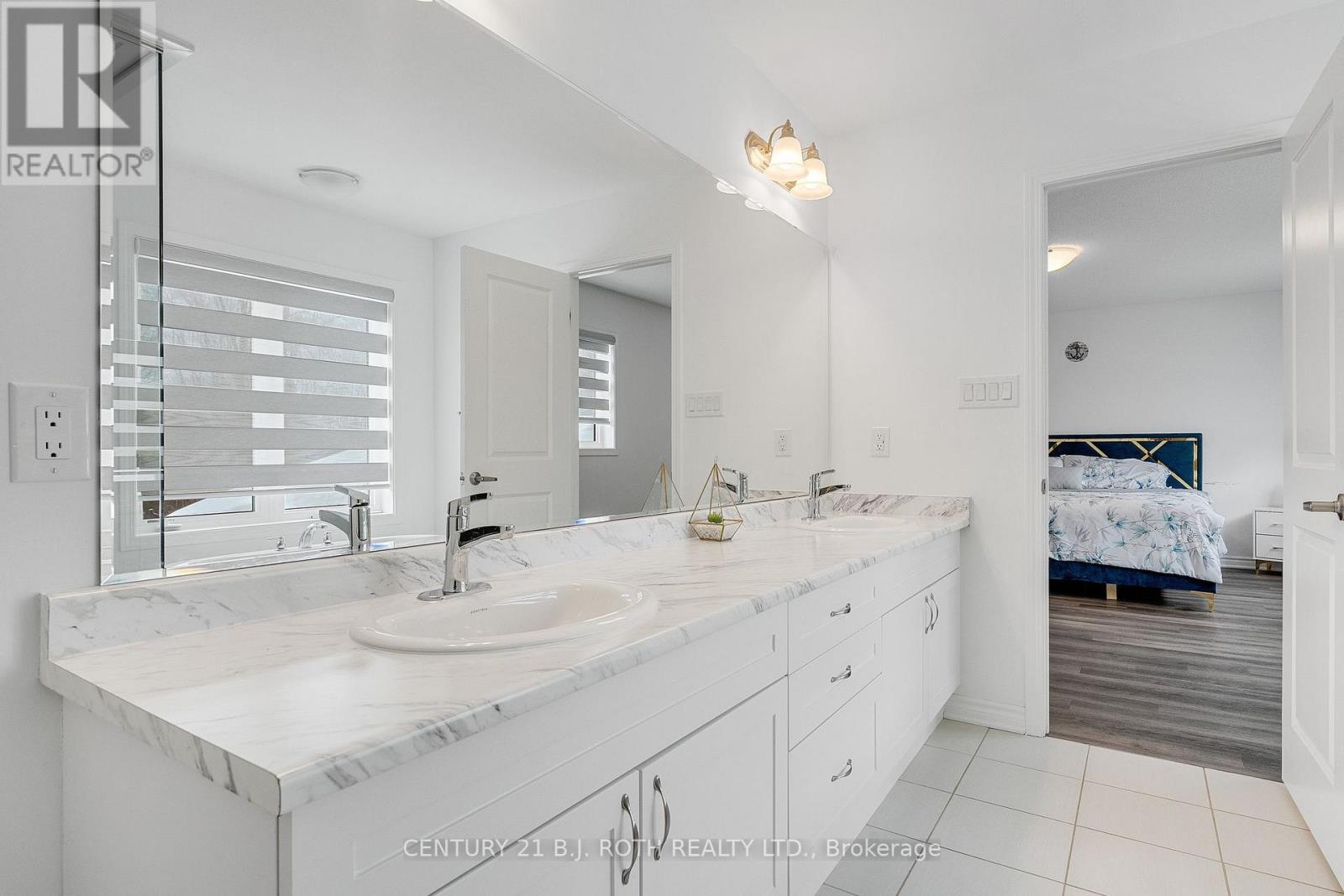 22 DYER CRESCENT - 28