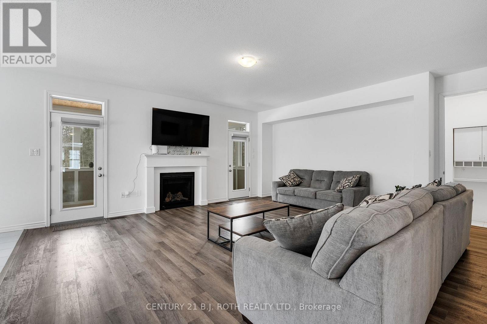 22 DYER CRESCENT - 6