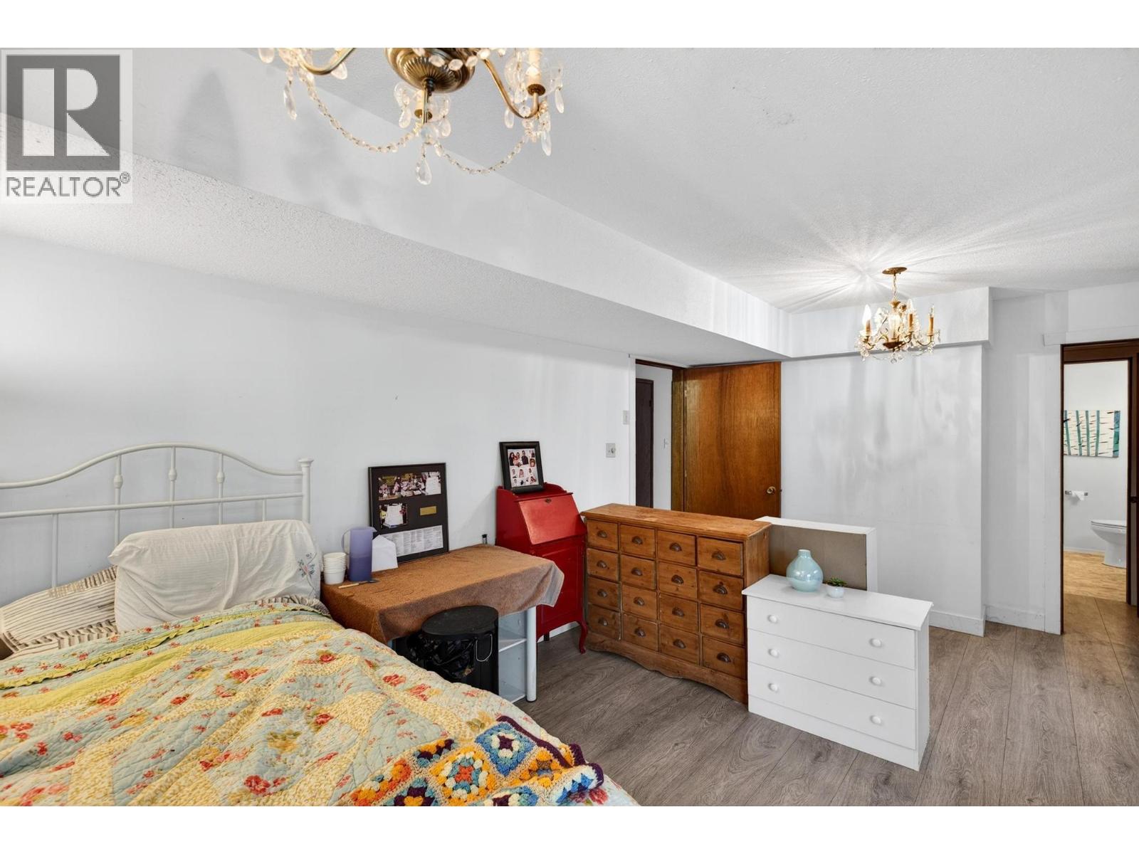 5957 Turner Avenue - 27