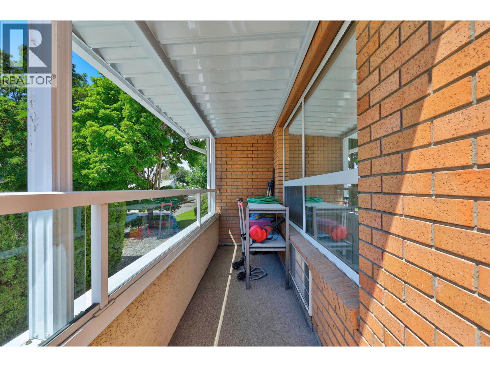 101 933 Harvey Avenue, Kelowna