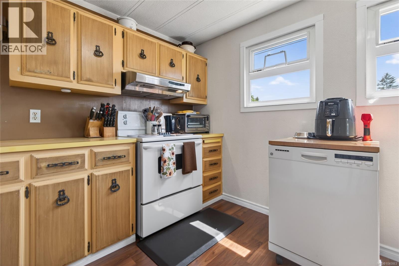 2068 4th St E - 15