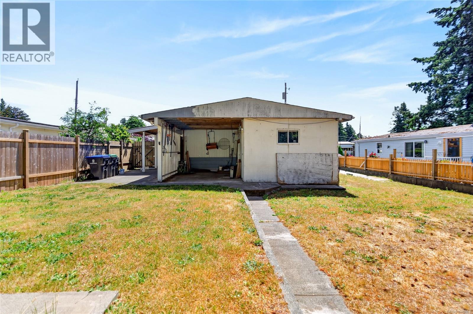 2068 4th St E - 36