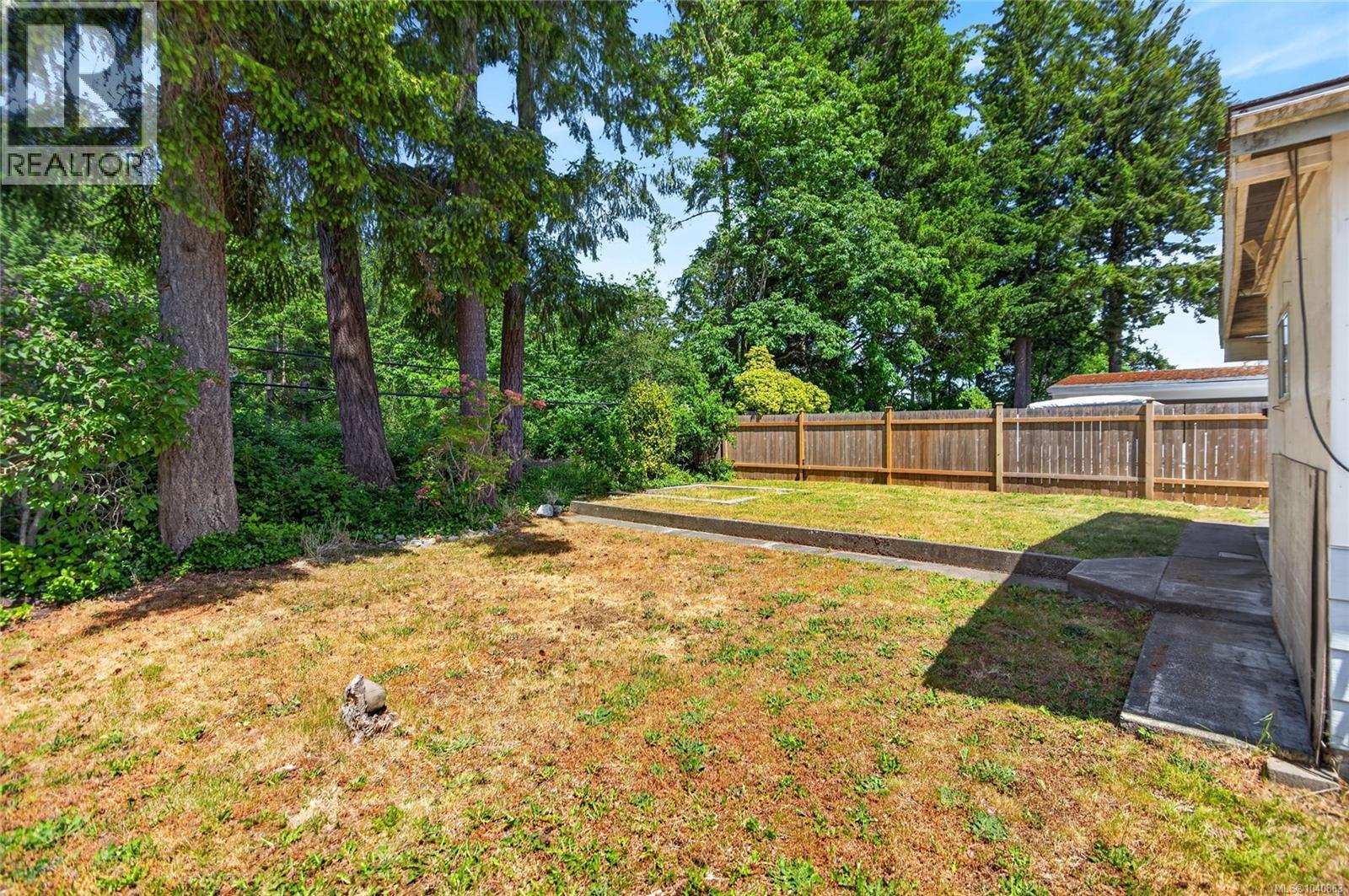 2068 4th St E - 39