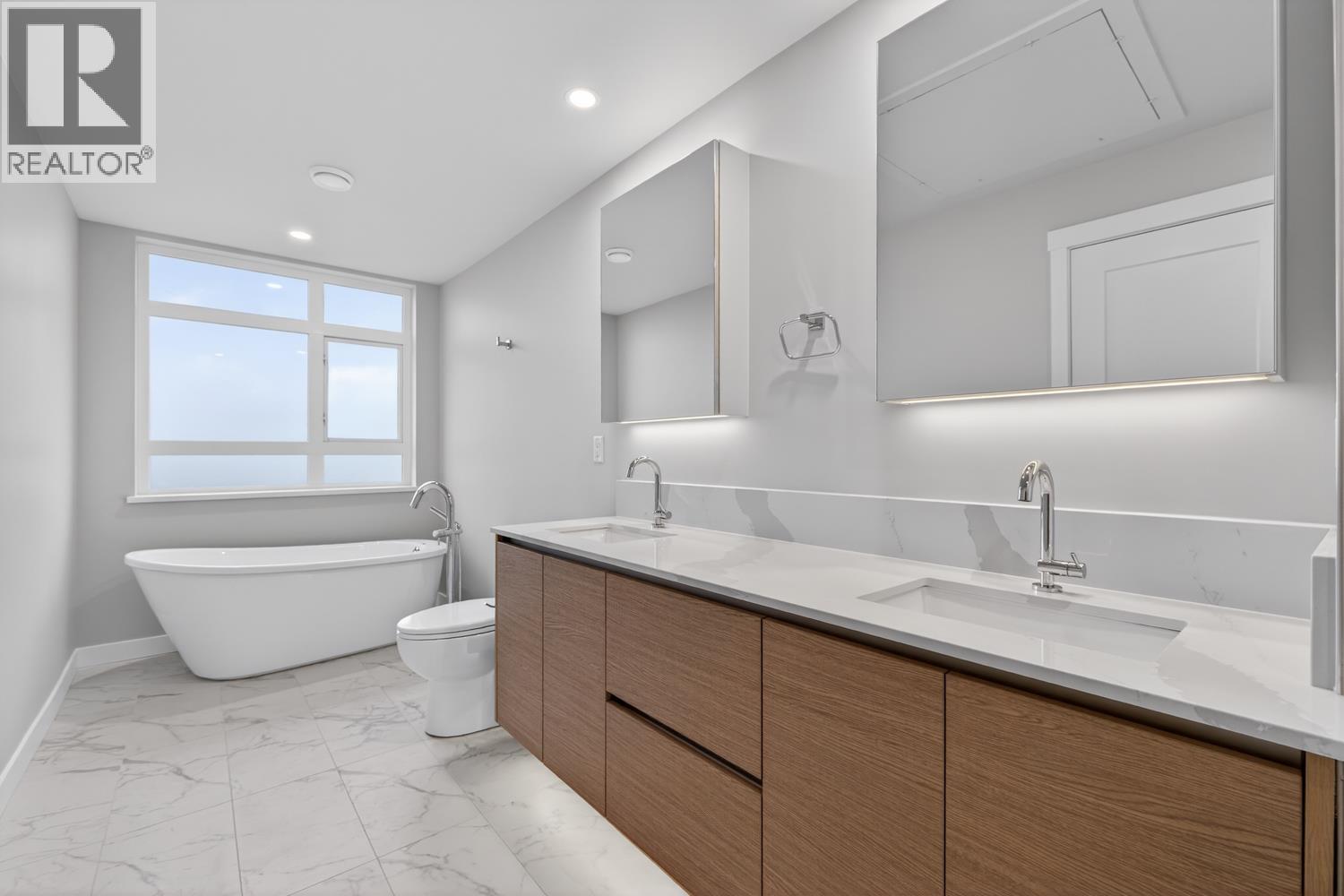 #20-10333 RIVER Drive, Richmond