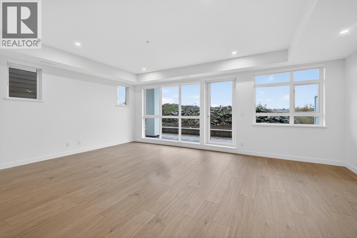 #20-10333 RIVER Drive, Richmond