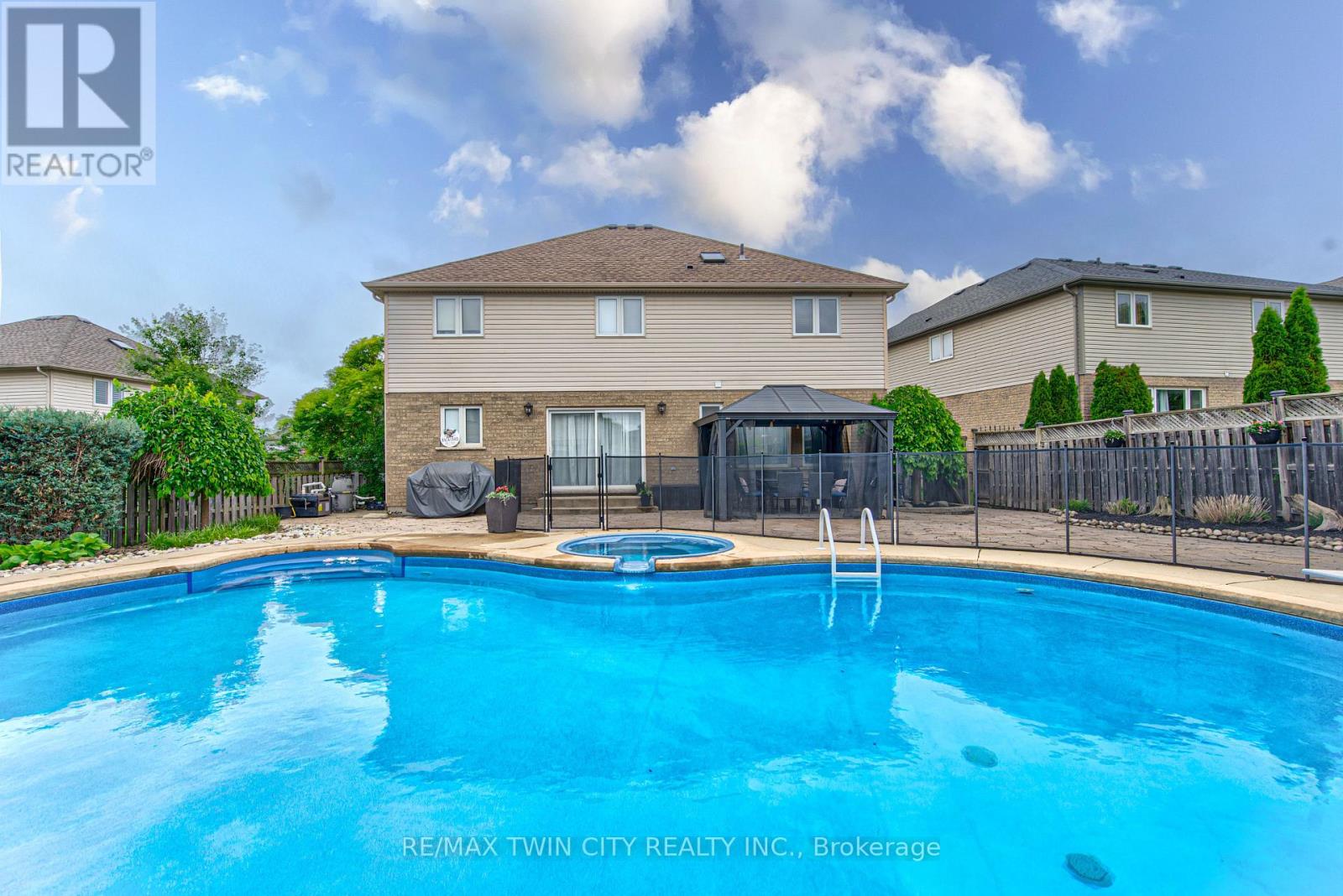 21 WEST TREE DRIVE - 40