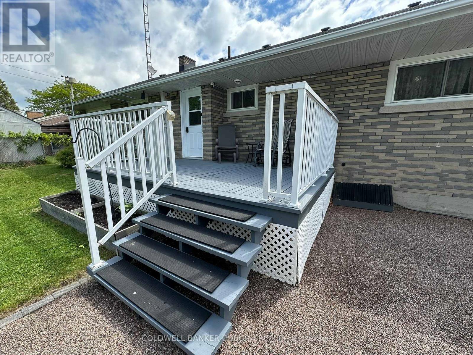 20 ELIZABETH DRIVE - 15