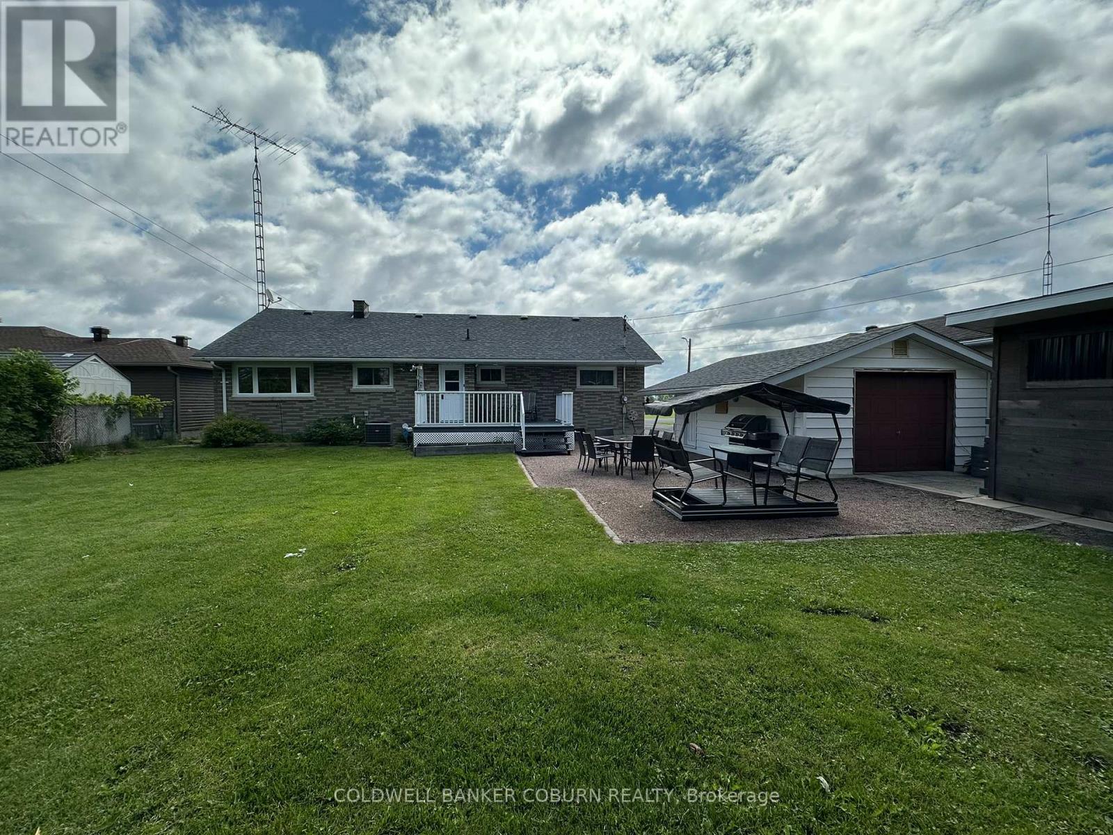 20 ELIZABETH DRIVE - 17