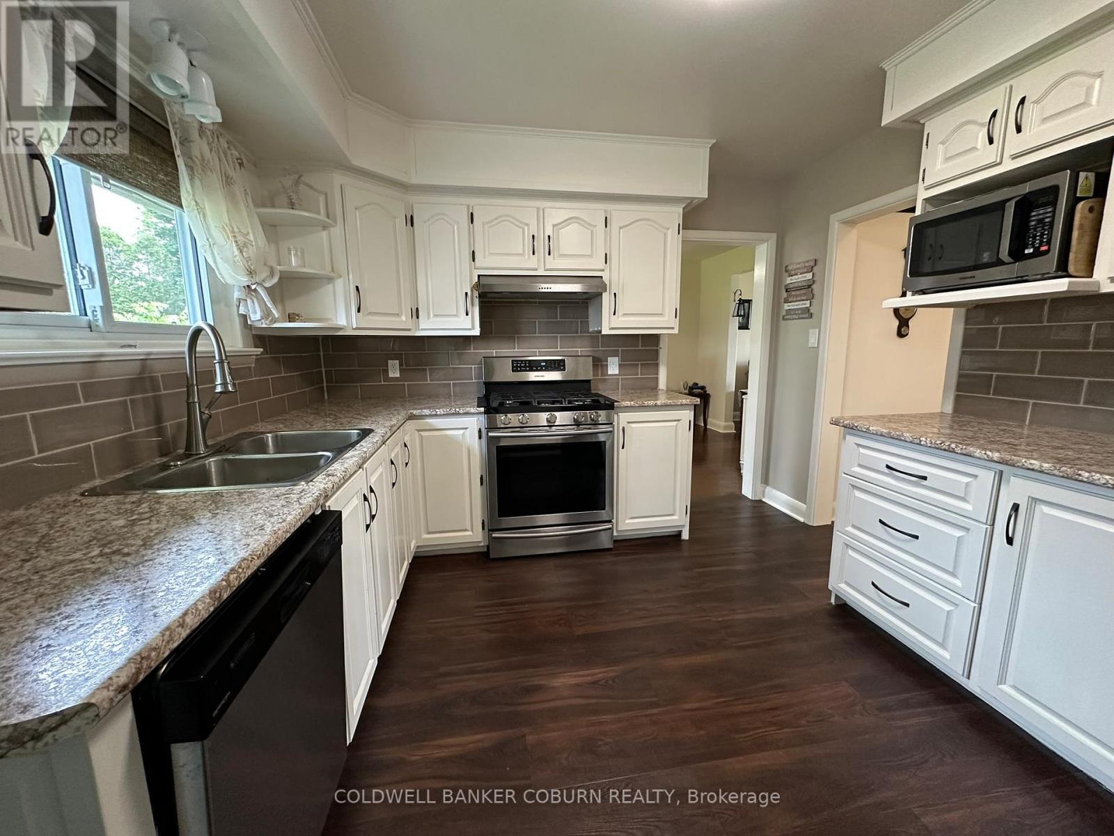 20 ELIZABETH DRIVE - 7