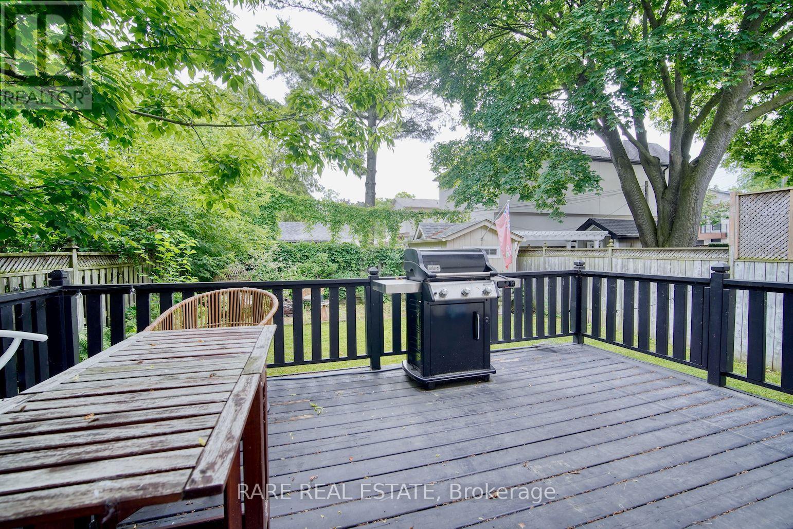 33 RED DEER AVENUE - 23