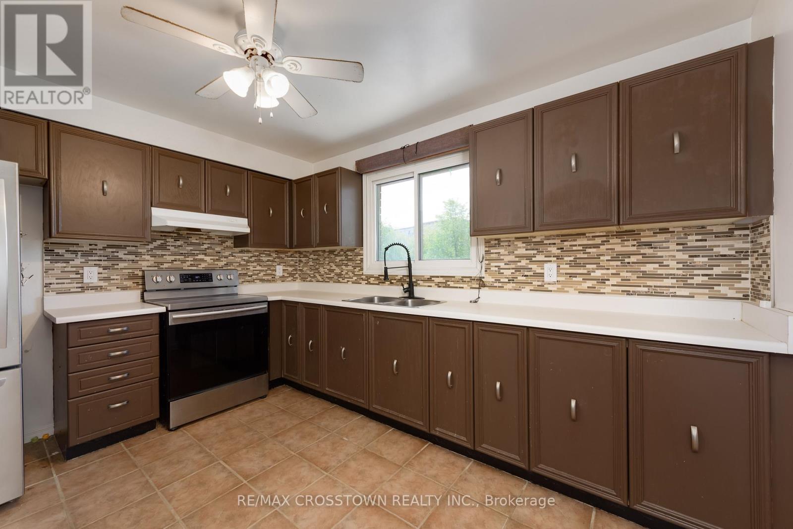 #303 1 QUAIL CRESCENT - 18