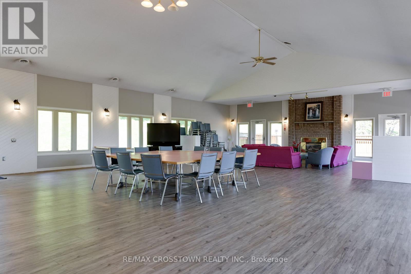 #303 1 QUAIL CRESCENT - 39