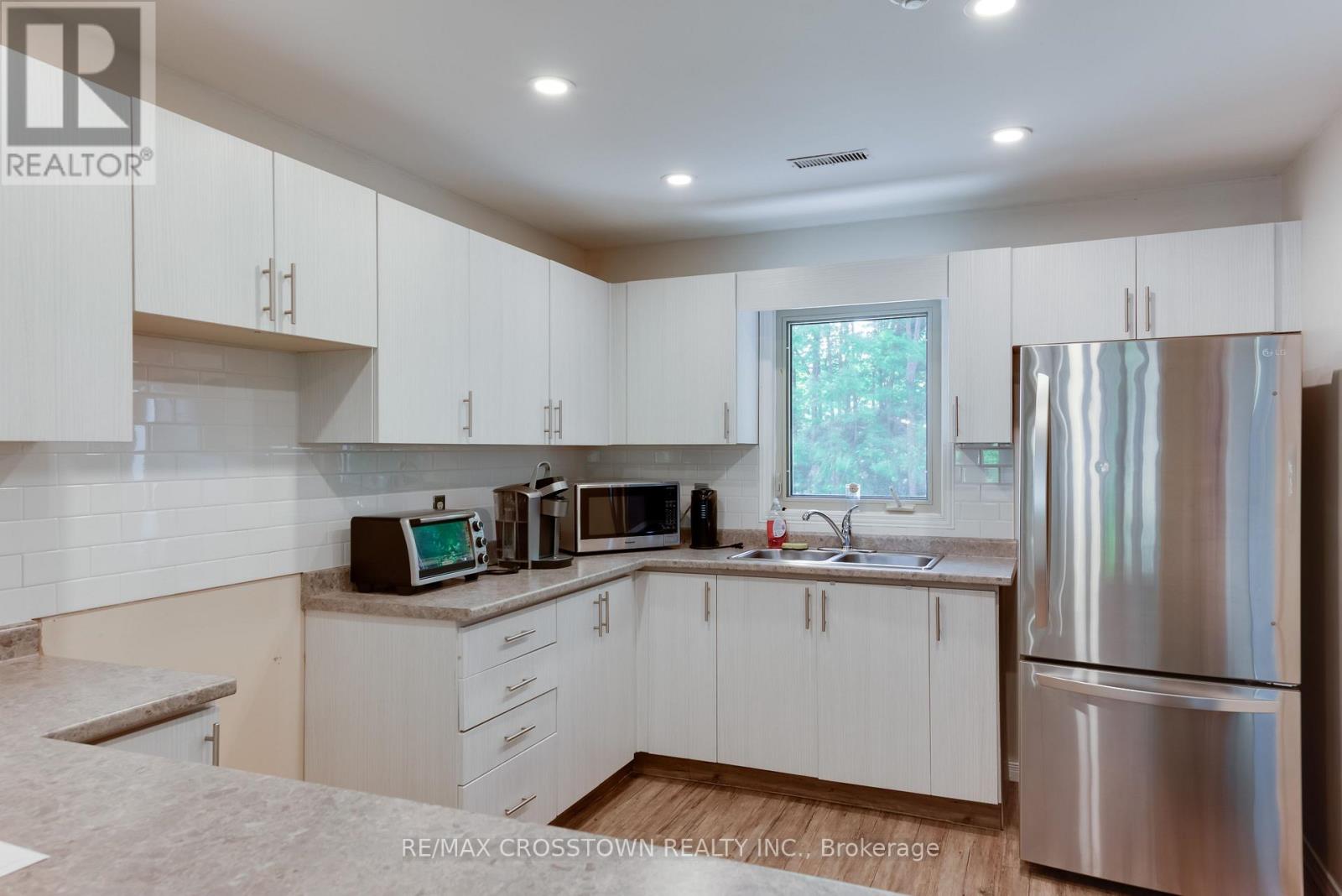 #303 1 QUAIL CRESCENT - 40