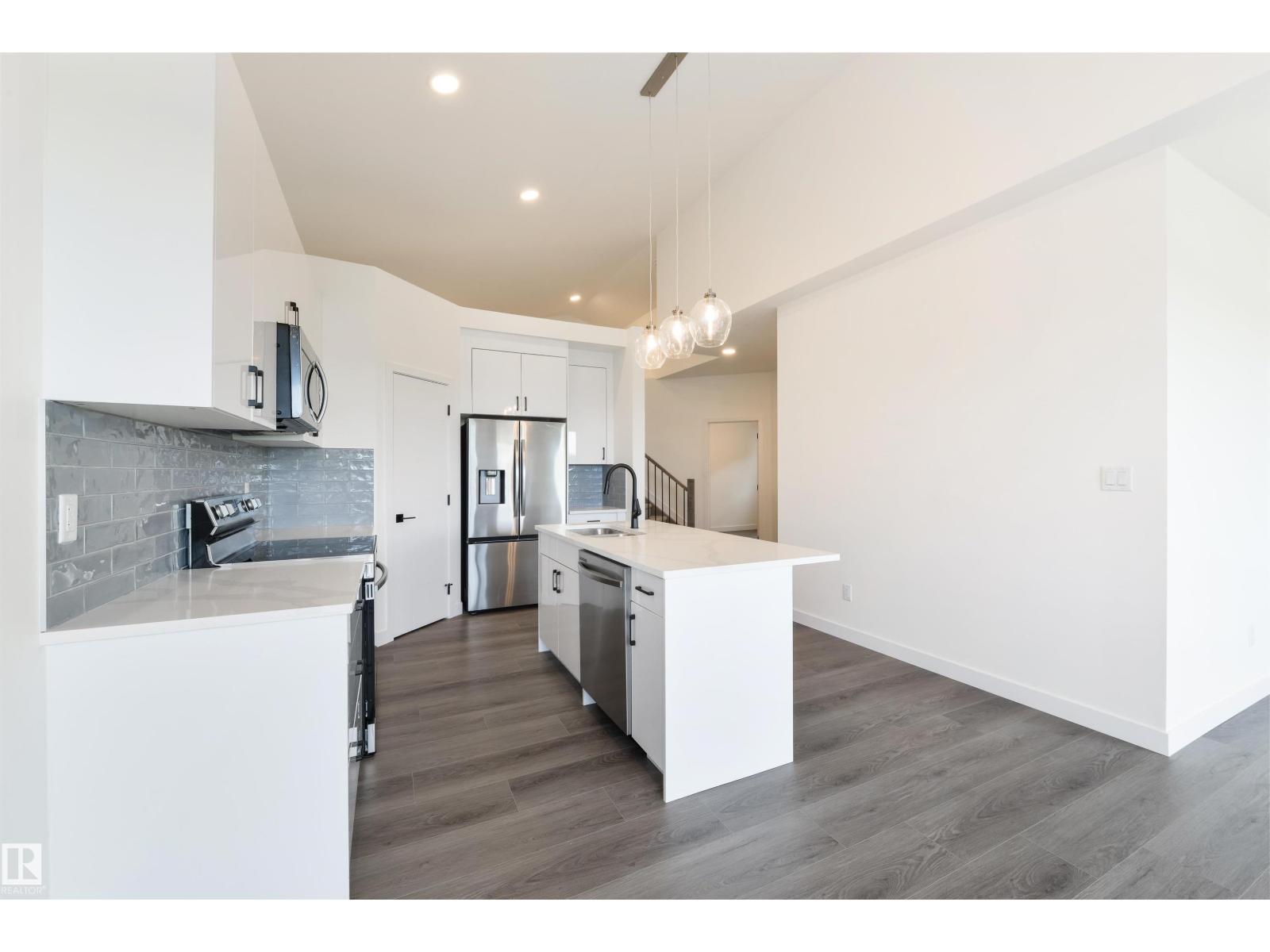 5223 47 AV — photo 12