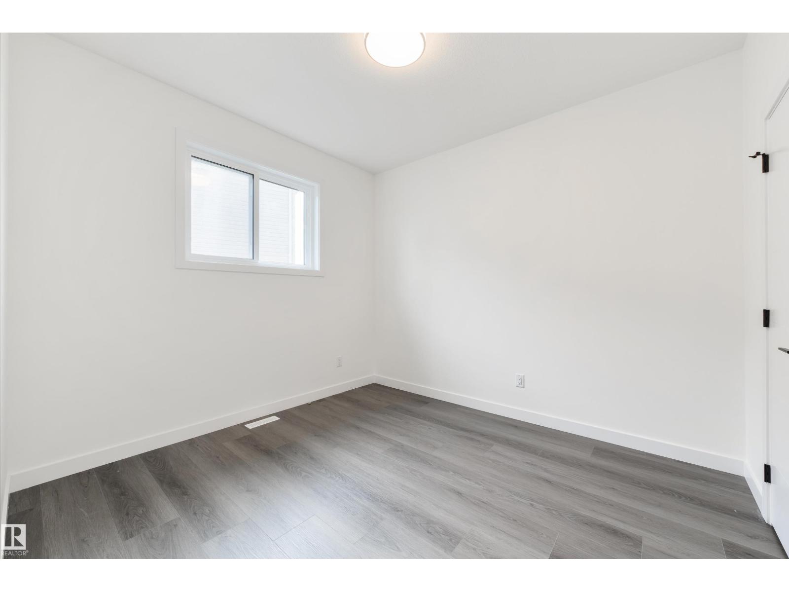 5223 47 AV — photo 26