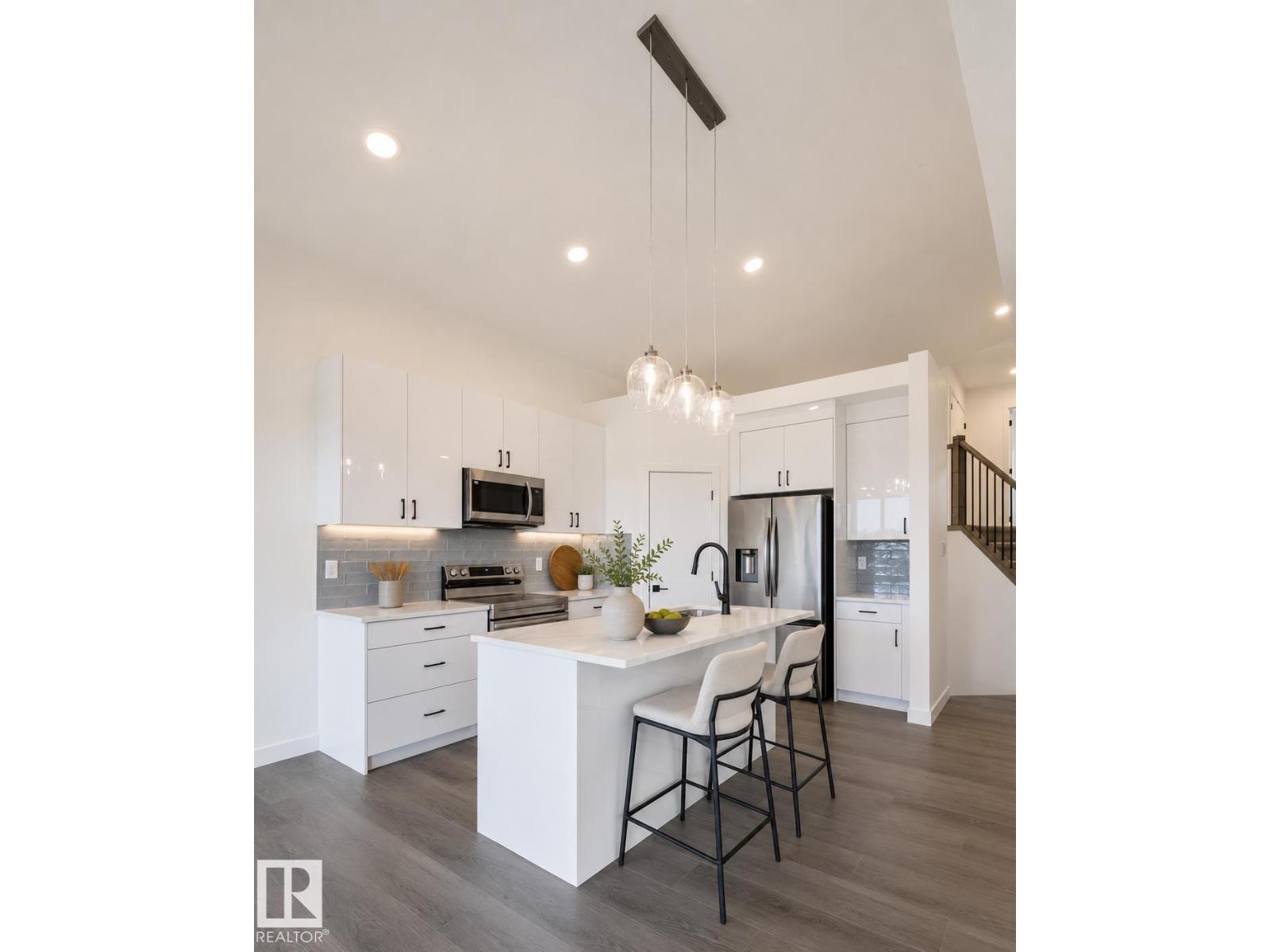 5223 47 AV — photo 7
