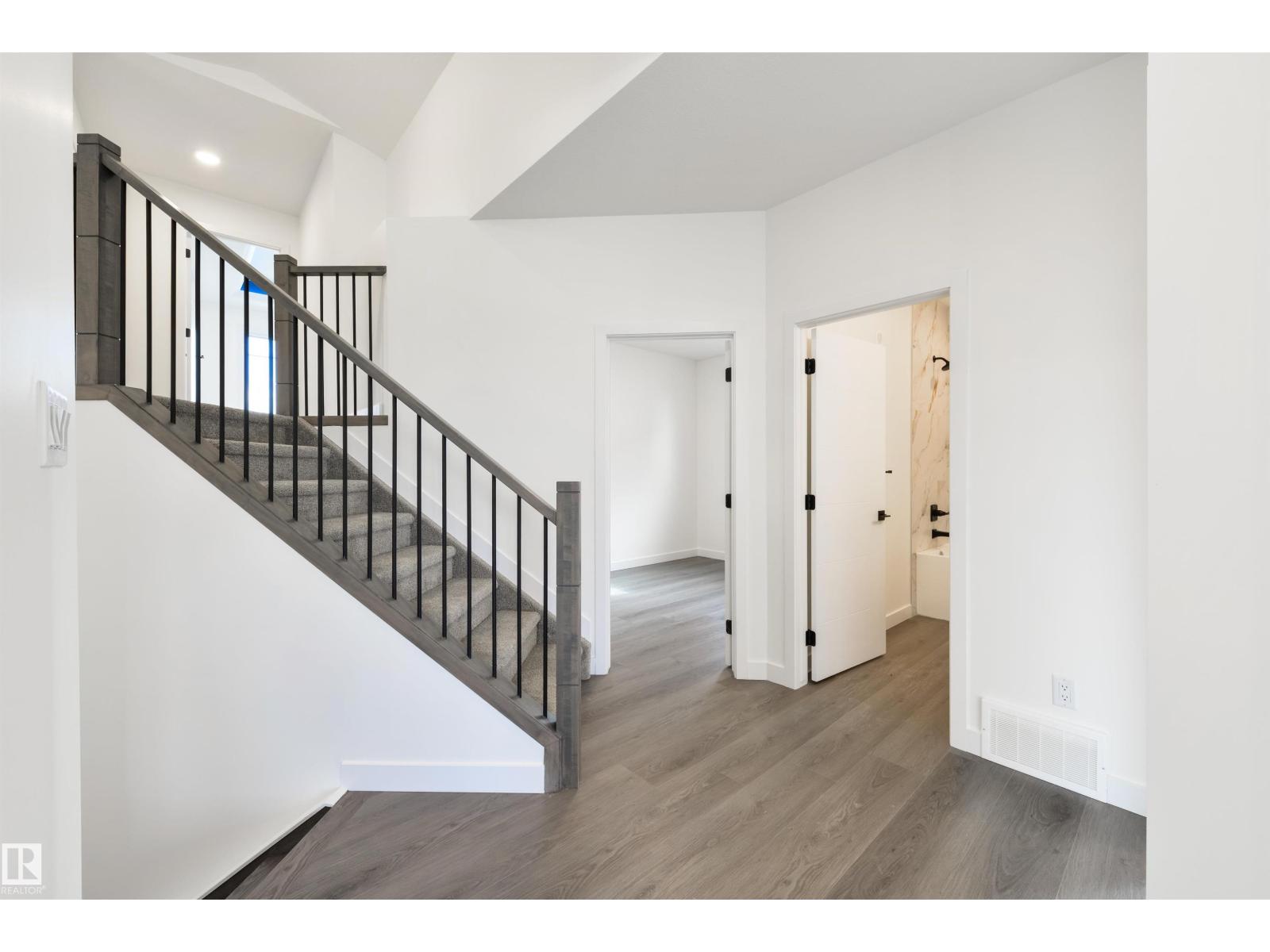 5223 47 AV — photo 23