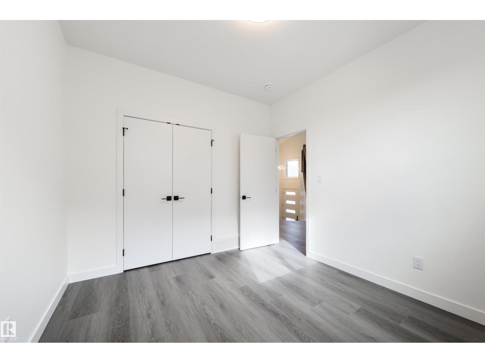 5223 47 AV — photo 27