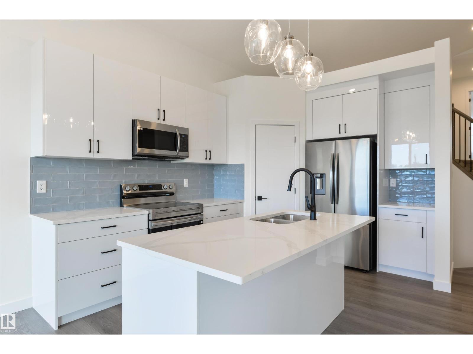 5223 47 AV — photo 10