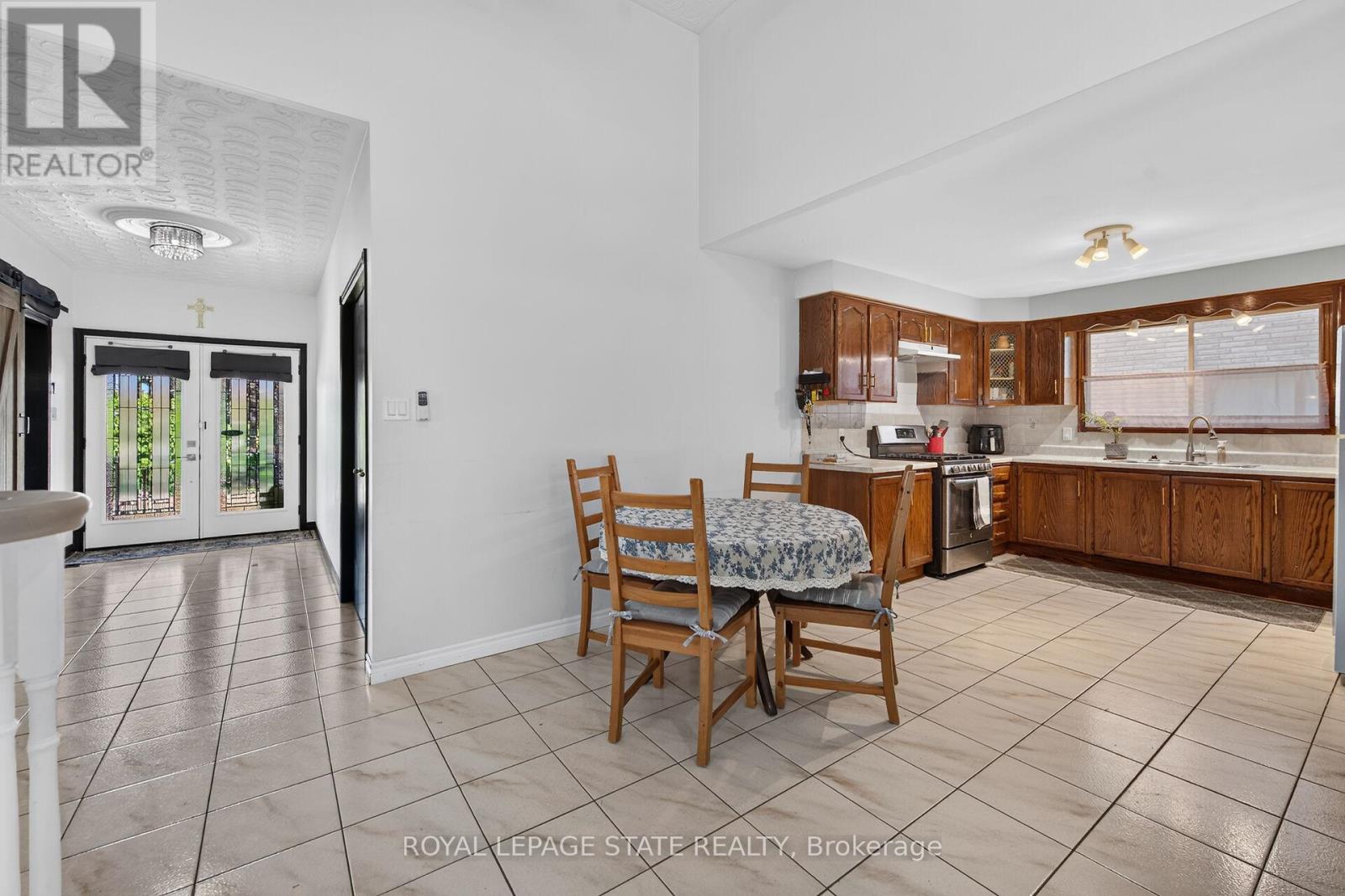 15 ELLEN AVENUE - 17