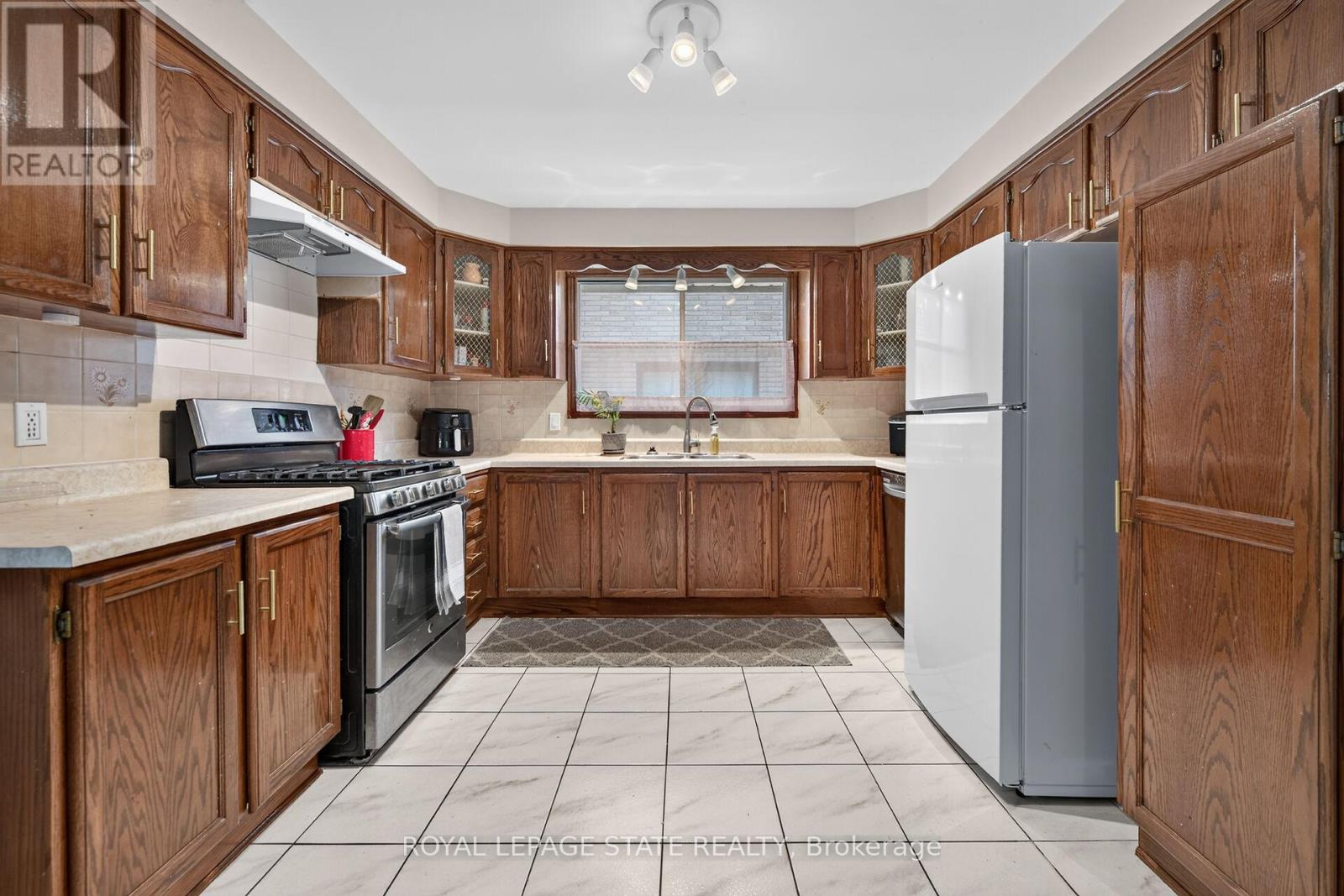15 ELLEN AVENUE - 20