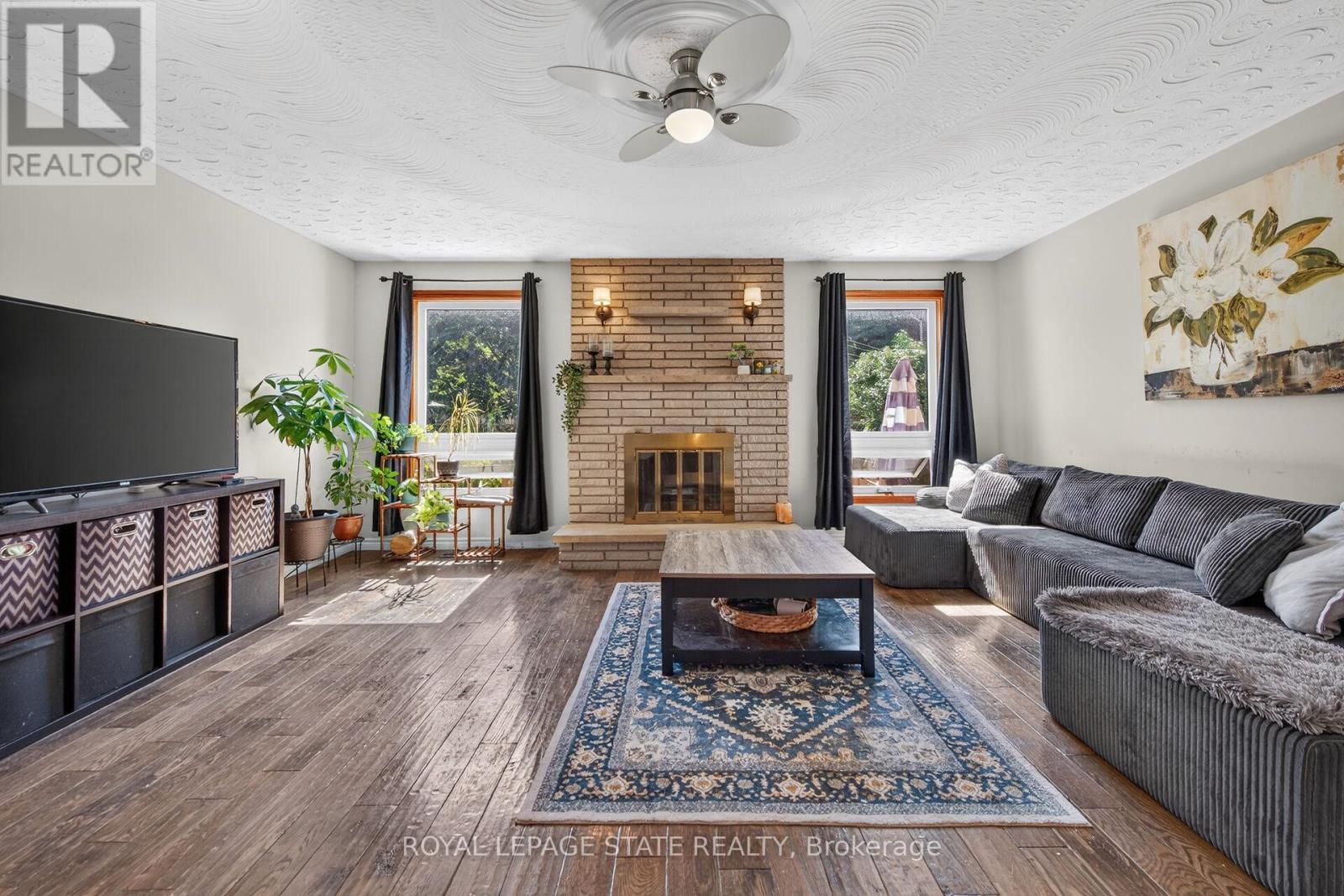 15 ELLEN AVENUE - 23