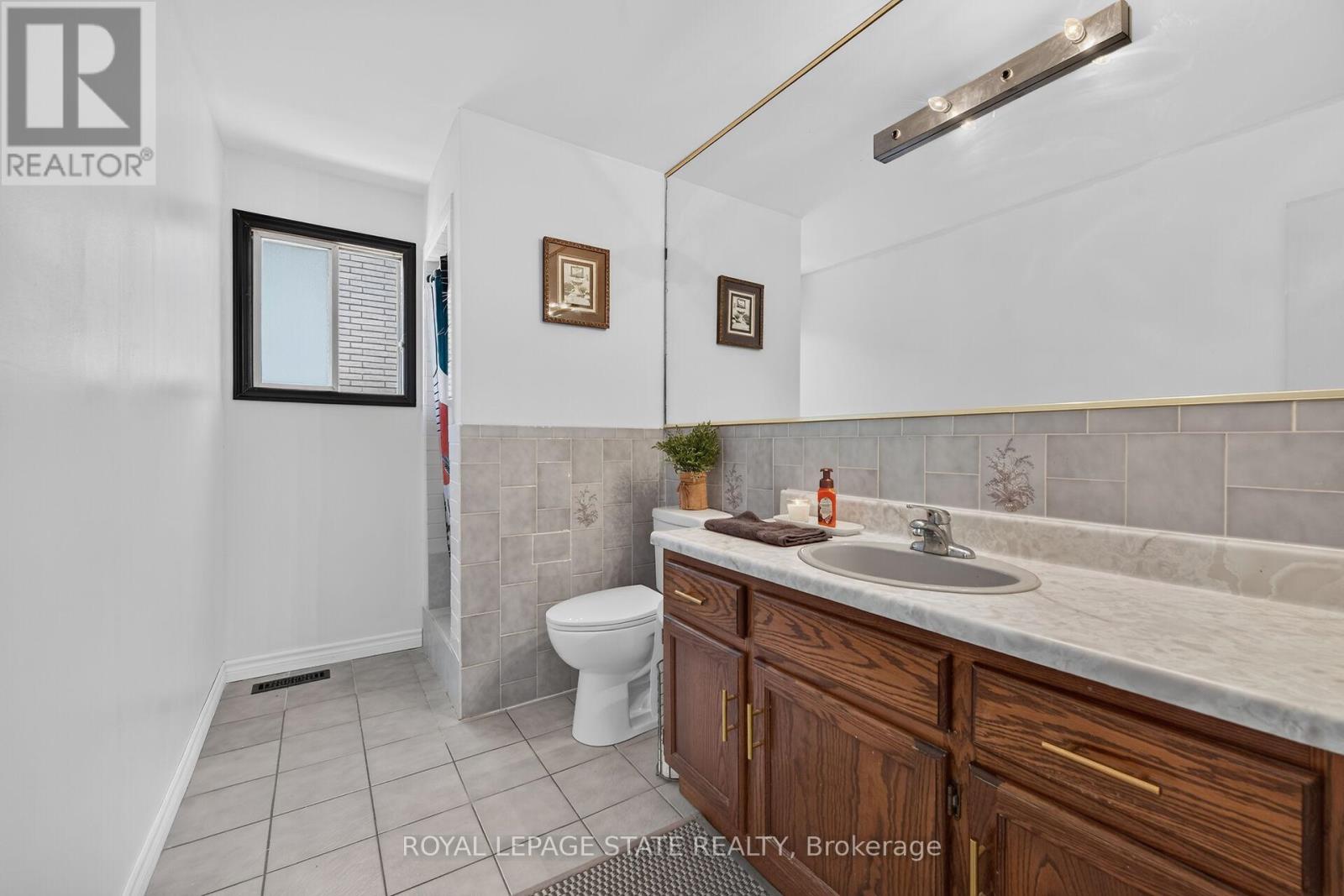 15 ELLEN AVENUE - 29