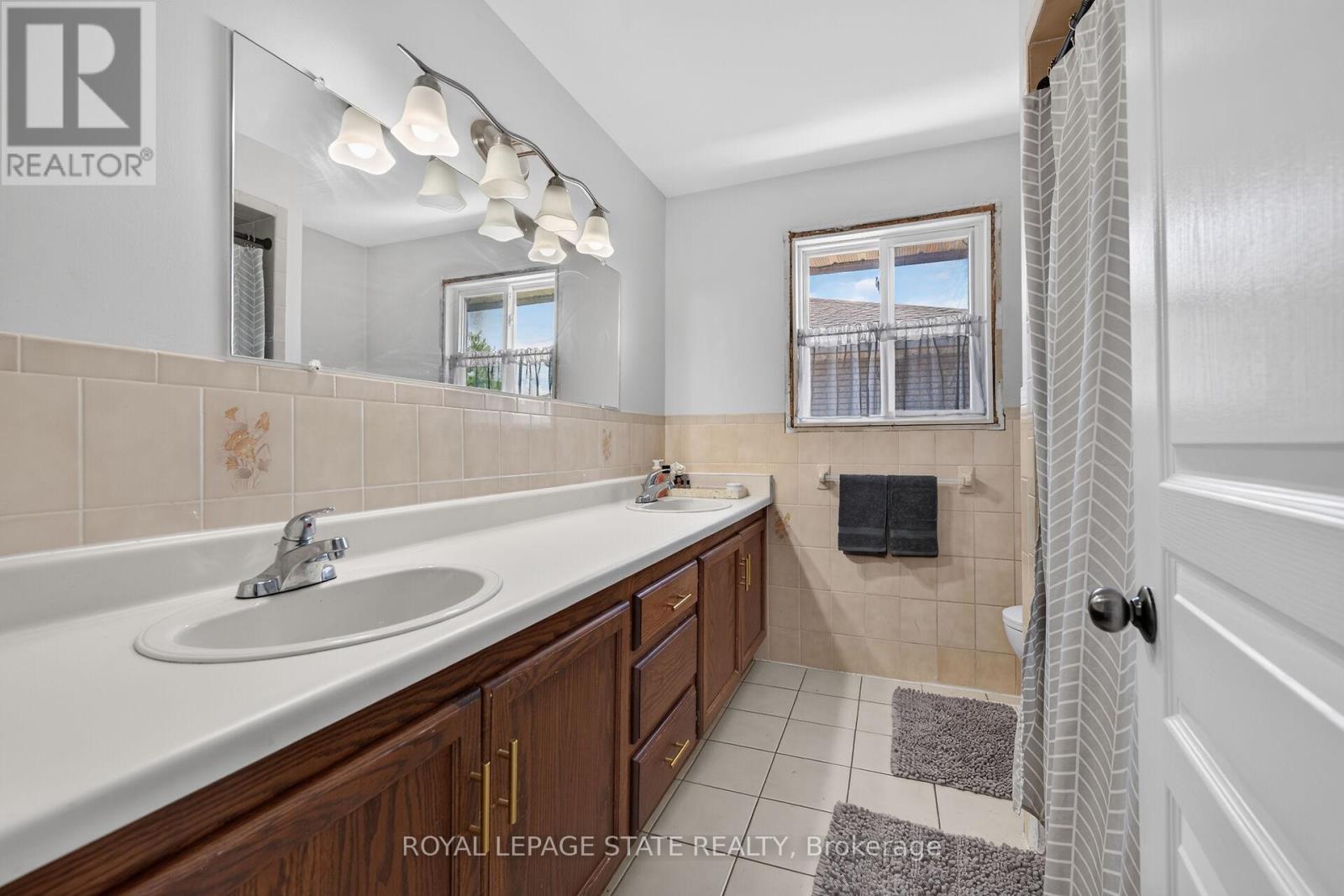 15 ELLEN AVENUE - 35