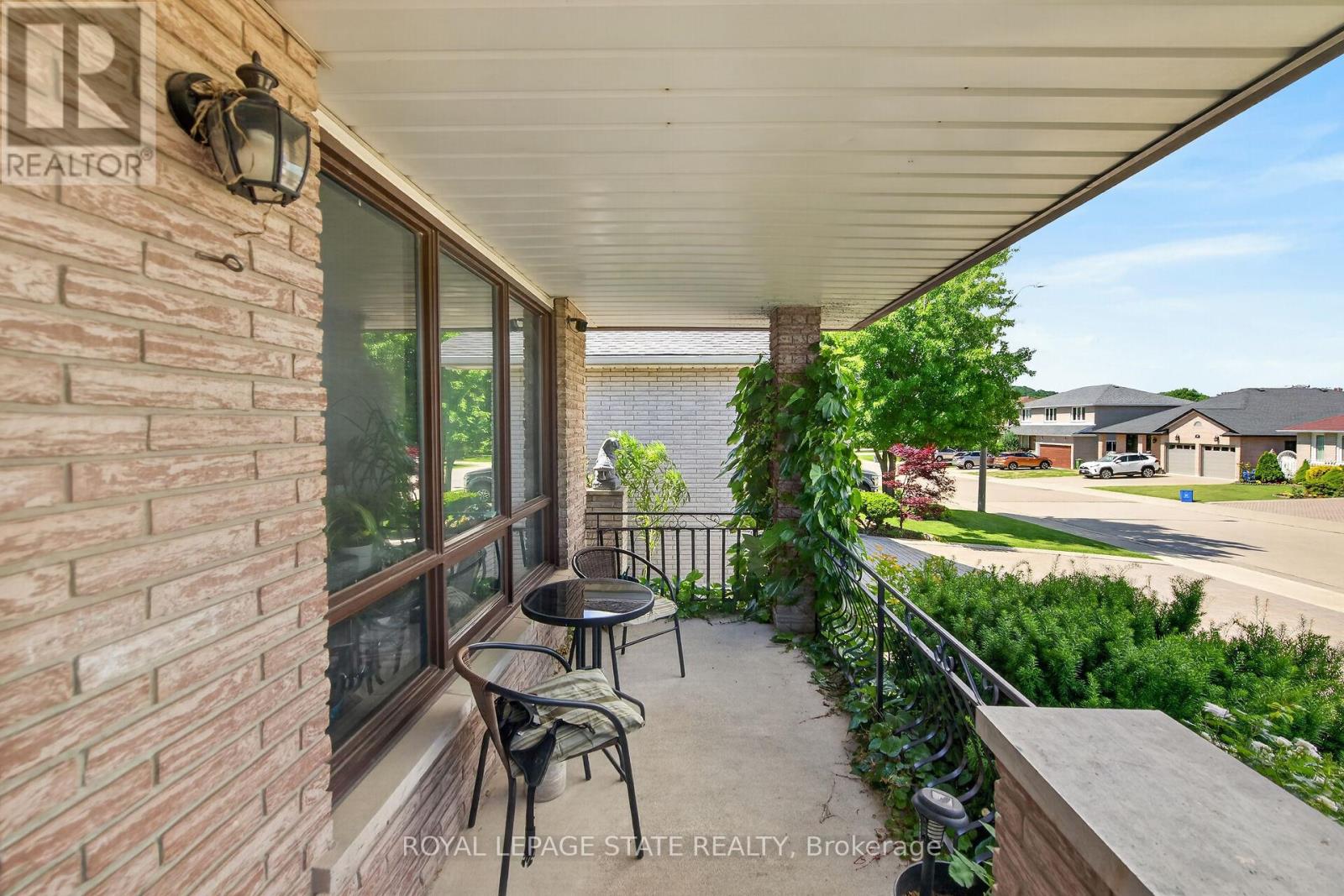 15 ELLEN AVENUE - 4