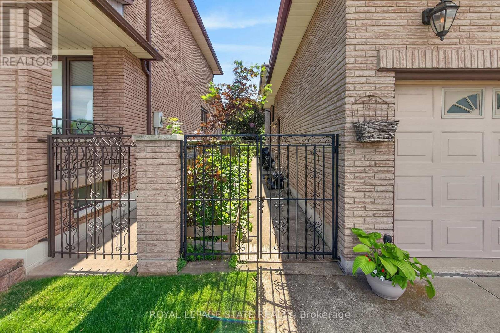 15 ELLEN AVENUE - 46