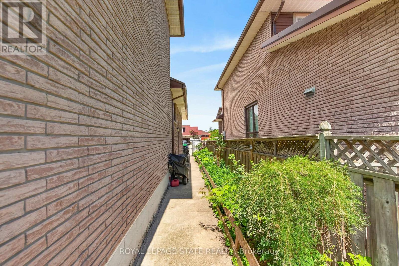 15 ELLEN AVENUE - 47