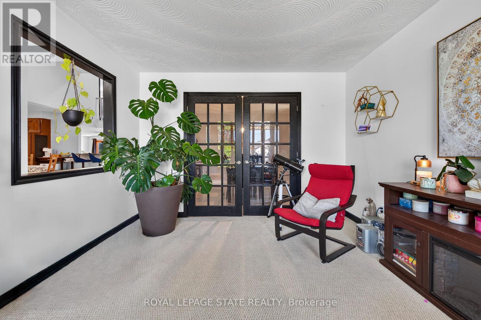 15 ELLEN AVENUE - 8