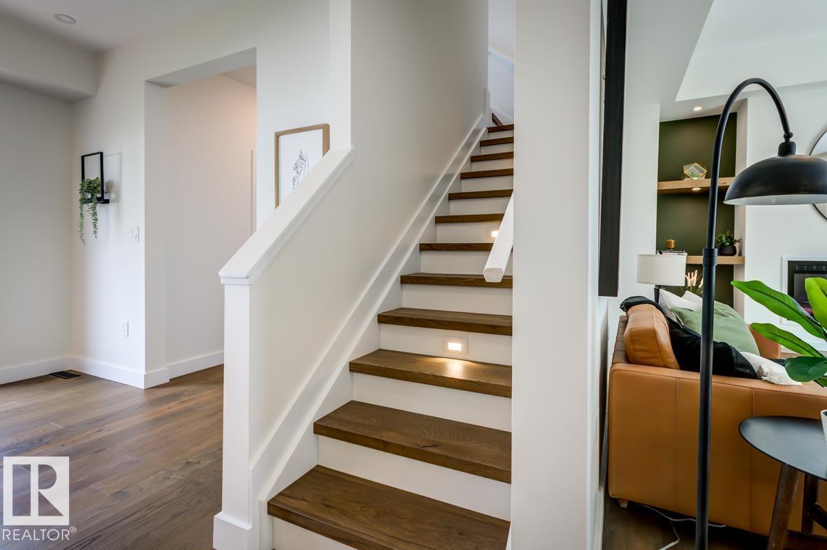 7924 92 AV NW - 15