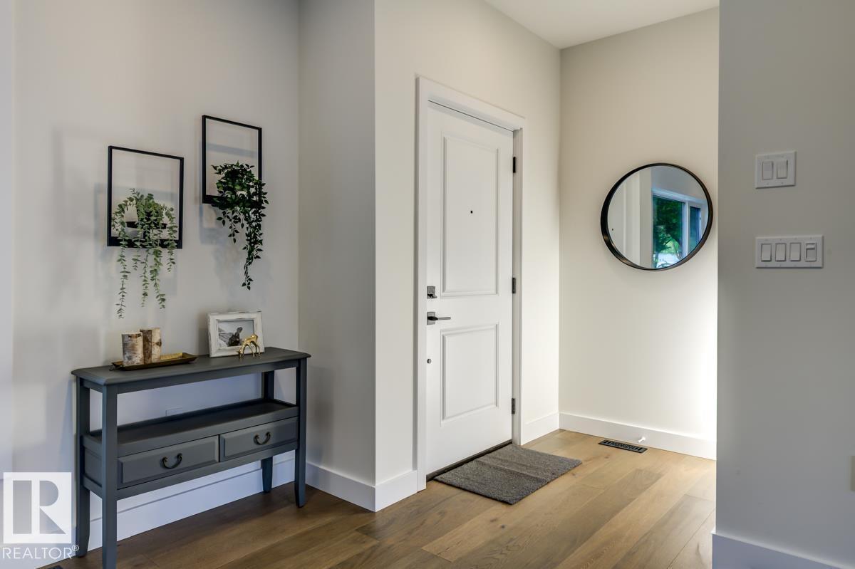 7924 92 AV NW - 10