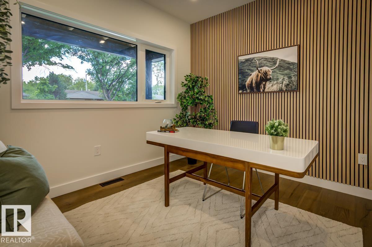 7924 92 AV NW - 12