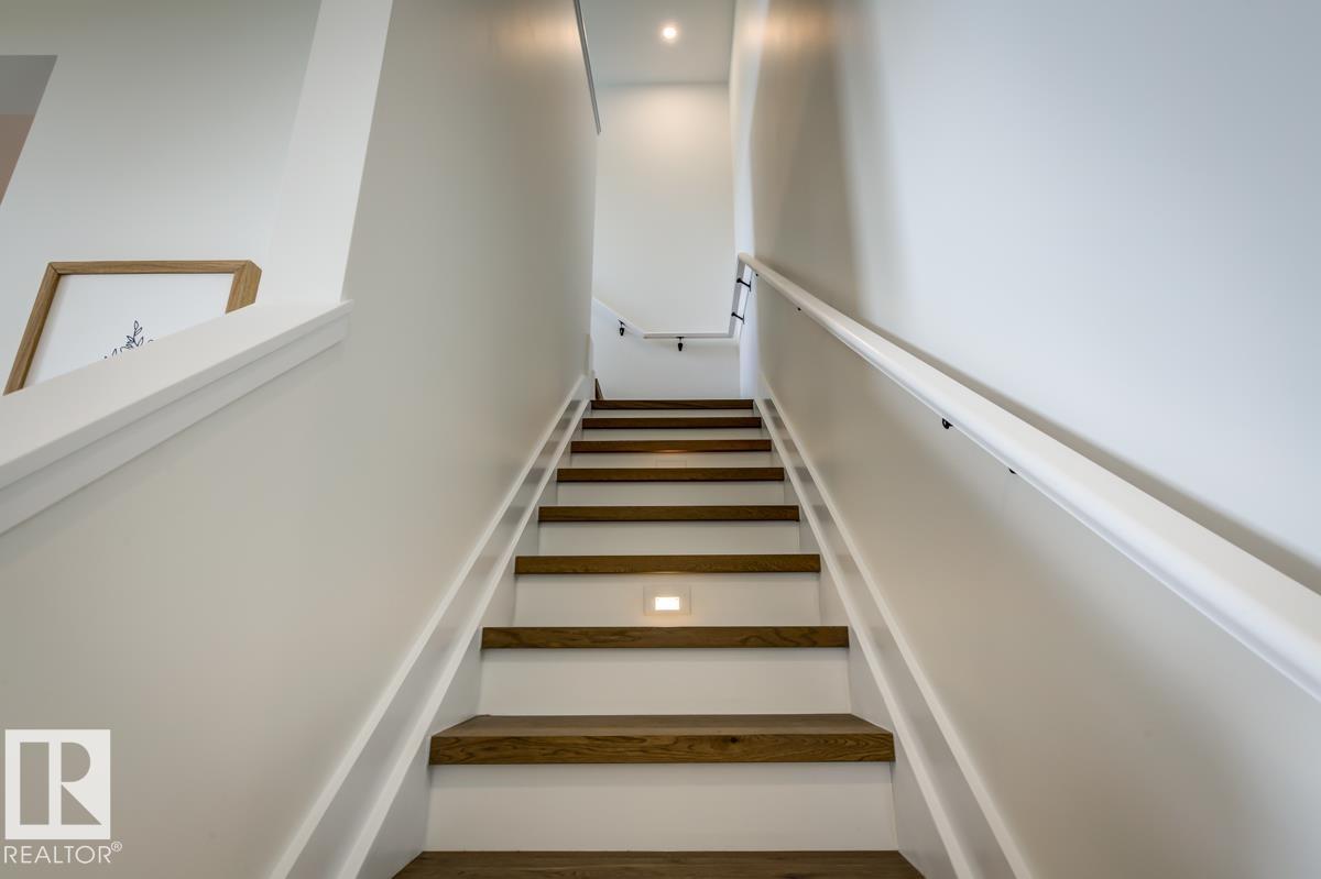 7924 92 AV NW - 16