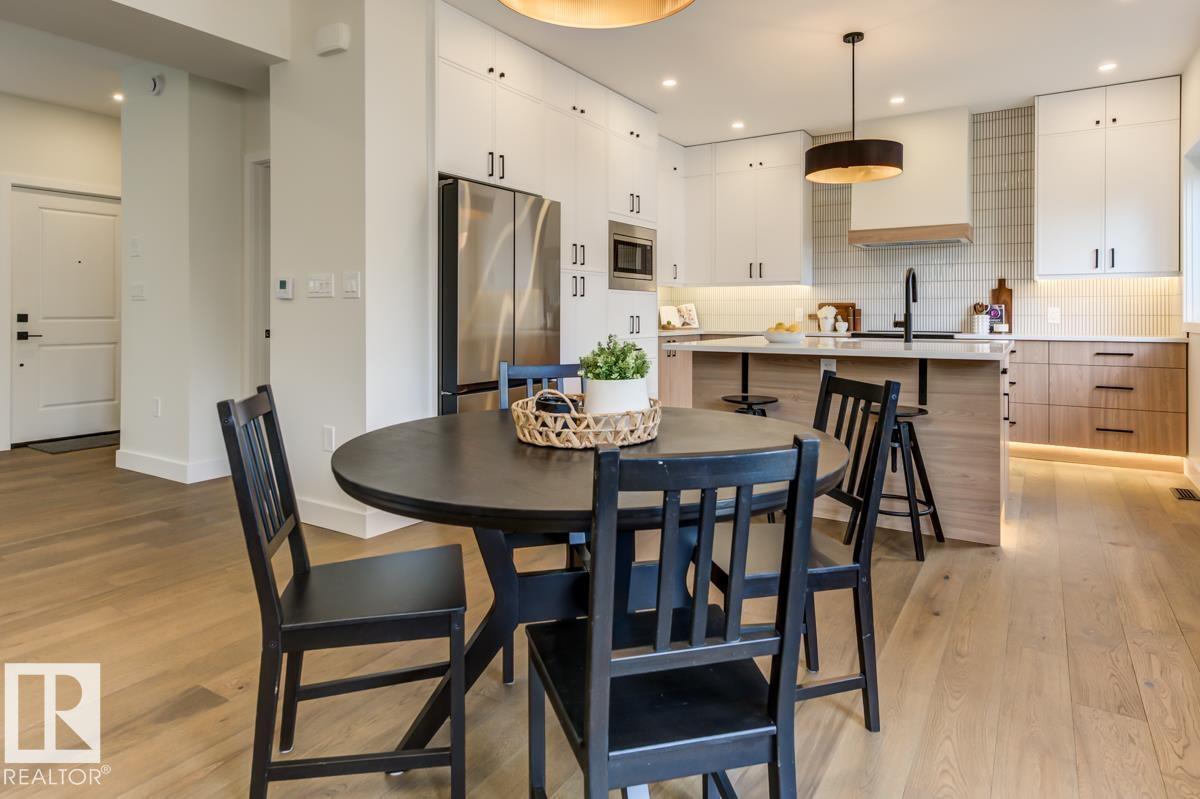 7924 92 AV NW - 19