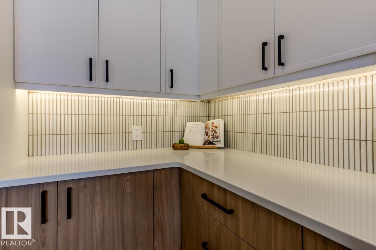 7924 92 AV NW - 26