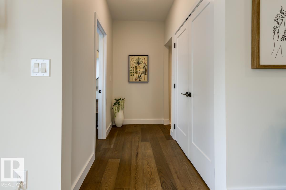 7924 92 AV NW - 33