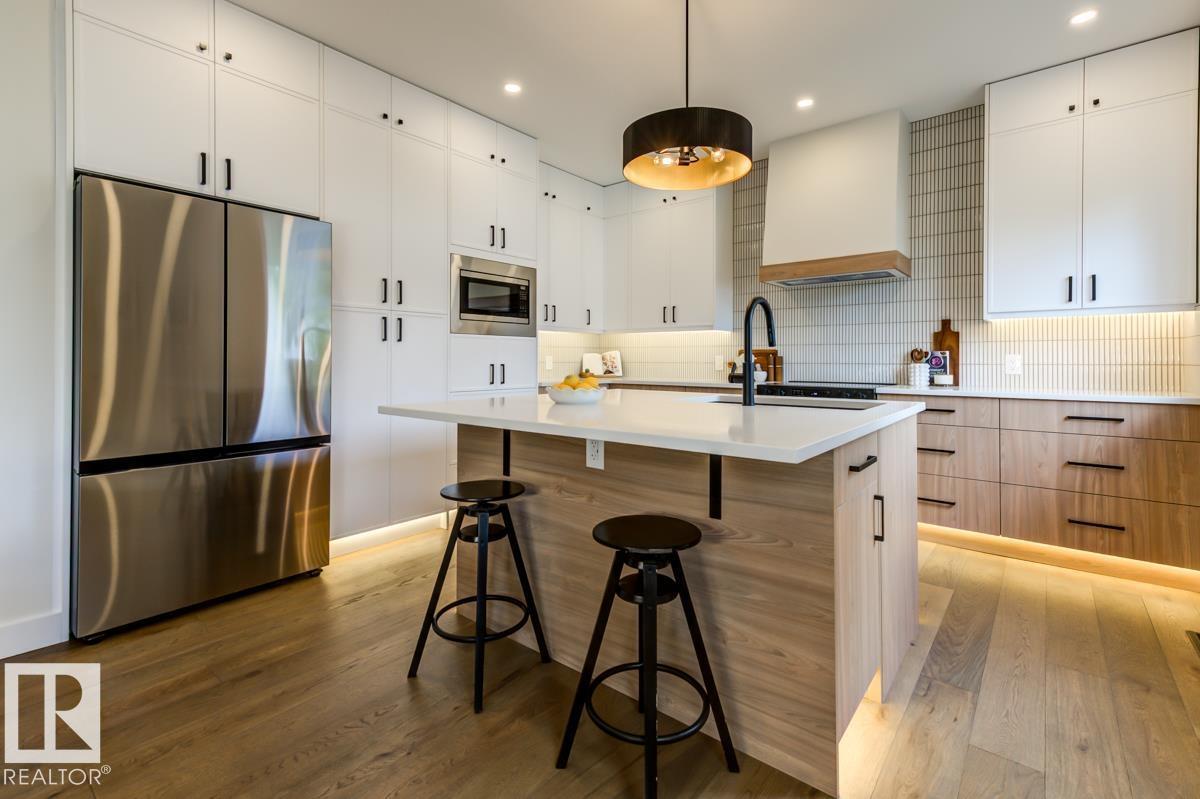 7924 92 AV NW - 21