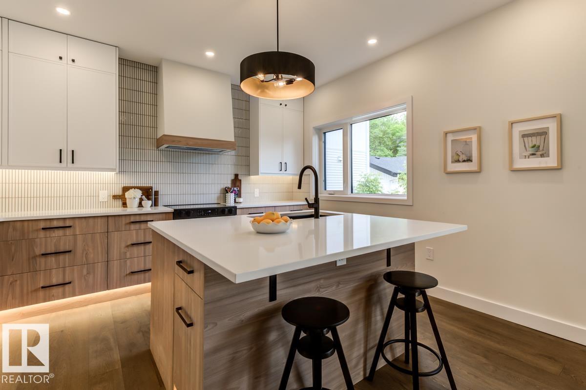 7924 92 AV NW - 31