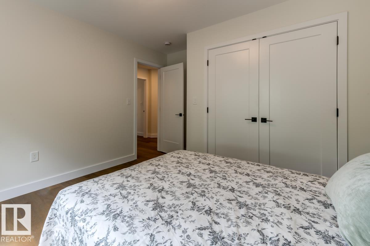 7924 92 AV NW - 54