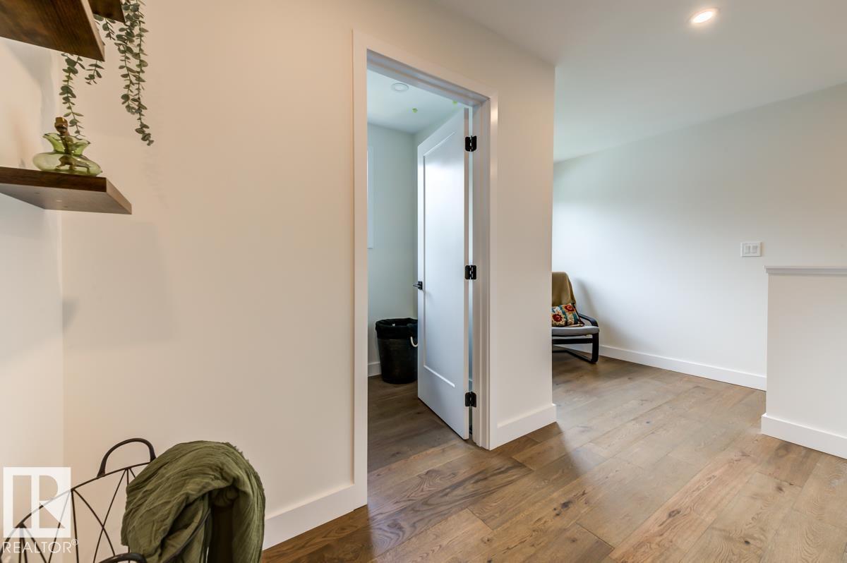 7924 92 AV NW - 57