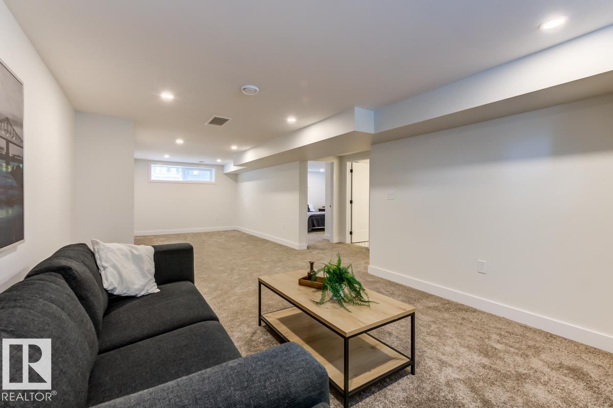 7924 92 AV NW - 61