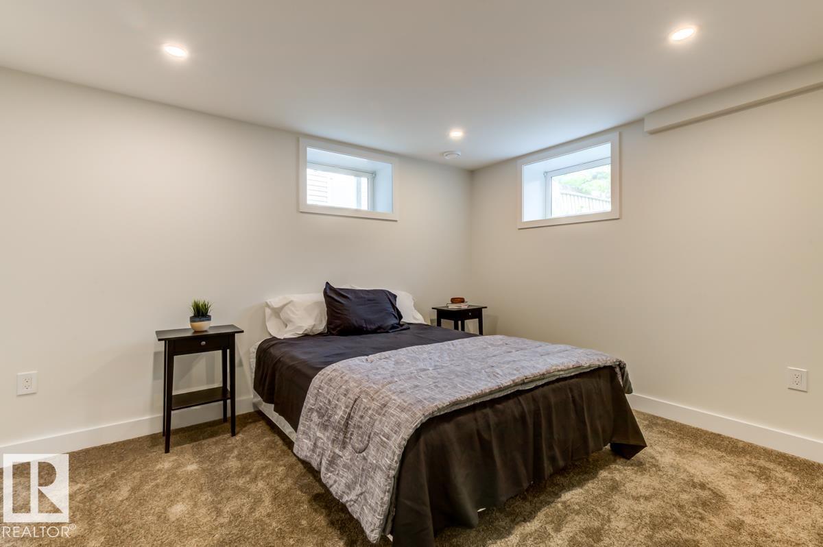 7924 92 AV NW - 62