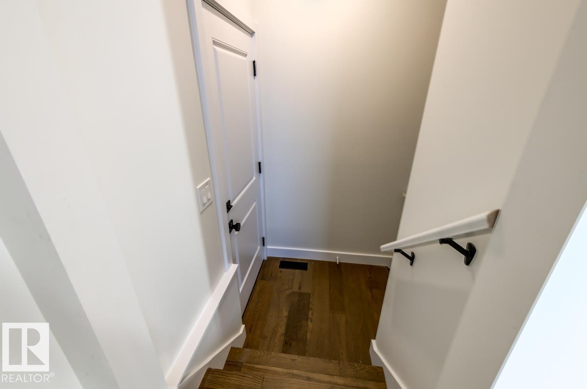 7924 92 AV NW - 58